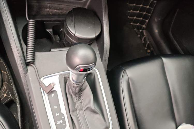 Used Audi Q2L 2021 35 TFSI Progressive Dynamic Edition Gear Lever