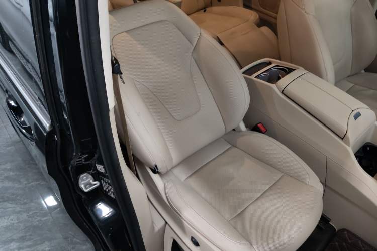 Used Mercedes-Benz V-Class 2017 V 260 Prestige Edition