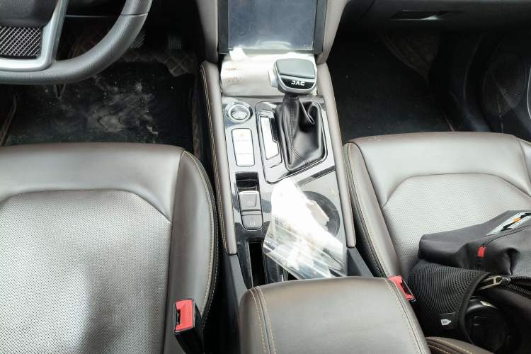 Used JAC Group J7 2020 1.5T CVT Elite Model Gear Lever