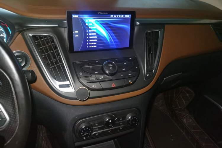 Used Soueast DX7 2017 1.5T Manual Luxury Model Audio And AC Panel