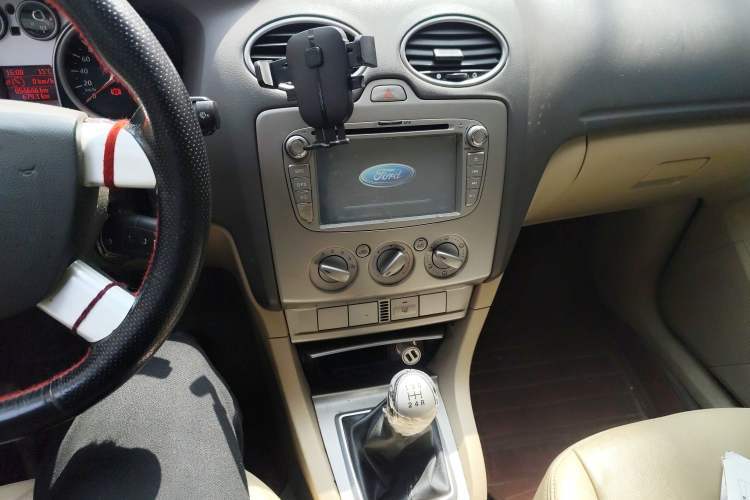 Used Ford Focus 2013 Sedan Classic 1.8L Manual Base Model