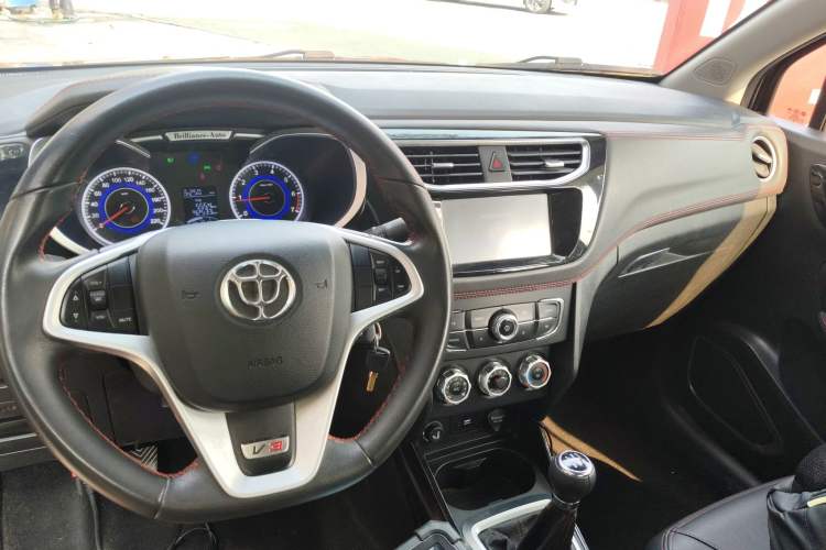 Used Brilliance V3 2016 1.5L Manual Elite Version Center Console