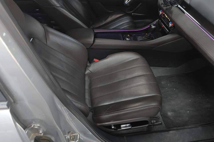 Used Mazda Atenza 2020 2.5L Sky Blue Prestige Edition Right Front Seat