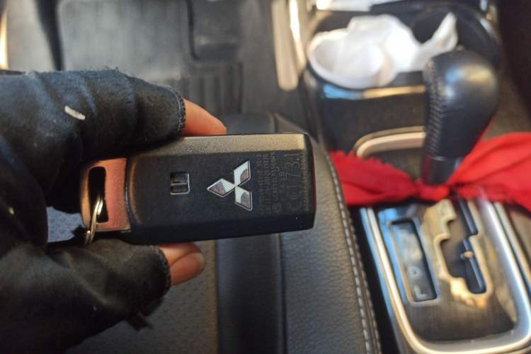 Used Mitsubishi Outlander 2016 2.4L 4x4 Elite Edition 5 Seats Vehicle Key