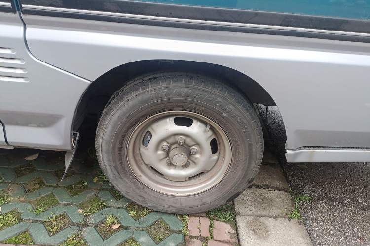 Used Soueast Delica 2014 2.0L New Entrepreneur Pioneer Practical Edition Right Front Wheel Hub