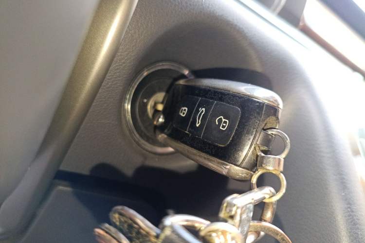 Used Volkswagen Phaeton 2012 3.6L Deluxe Custom Edition Vehicle Key