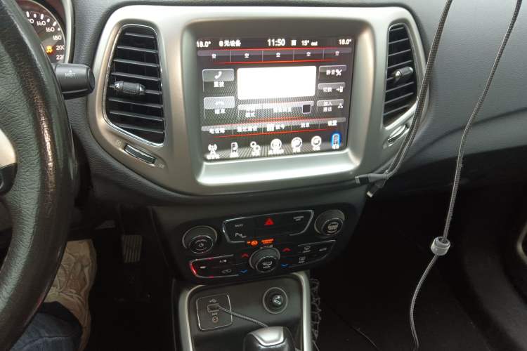 Used Jeep Compass 2017 200T Automatic Family Edition Audio And AC Panel