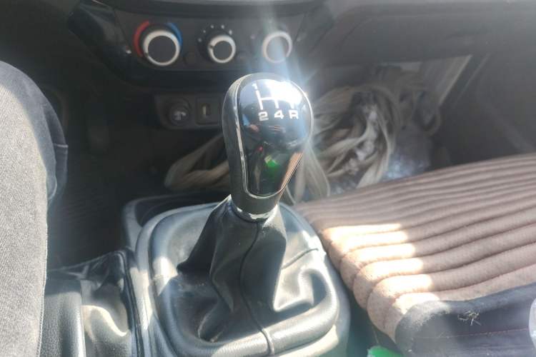 Used Foton Xiangling M 2018 1.5L M2 Non-Load-Bearing Single-Row with Dual Rear Tires (Cargo Version) DAM15L
