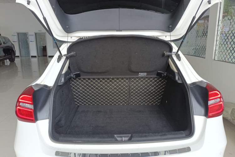 Used Mercedes-Benz GLA 2016 GLA 200 Fashion Model Trunk