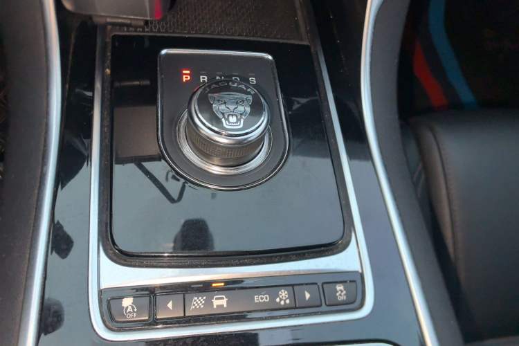 Used Jaguar XEL 2018 2.0T 200 PS Premium Edition Gear Lever