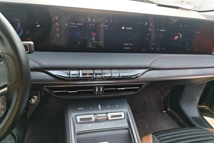 Used Lincoln Z 2025 2.0T Prestige Edition Audio And AC Panel