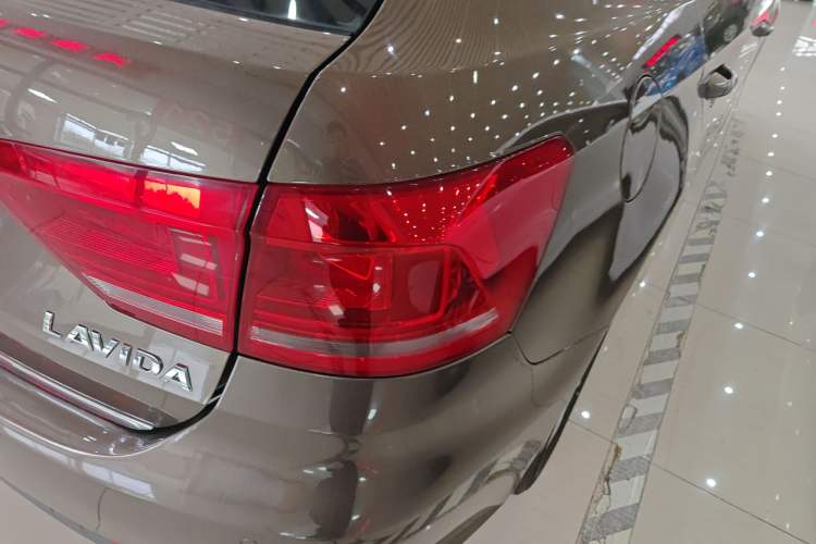 Used Volkswagen Gran Lavida 2013 1.6L Automatic Comfort Model
