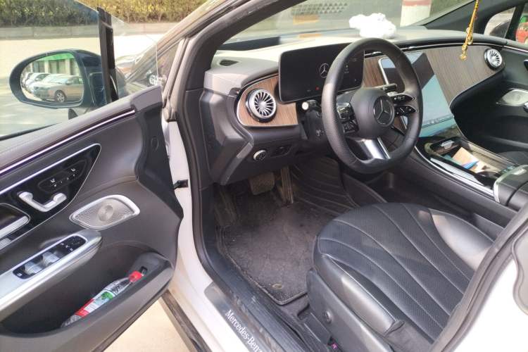 Used Mercedes-Benz EQE 2022 350 Luxury Edition Driver Seat