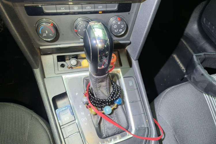 Used Volkswagen Lamando 2015 230TSI DSG Fashion Edition Gear Lever