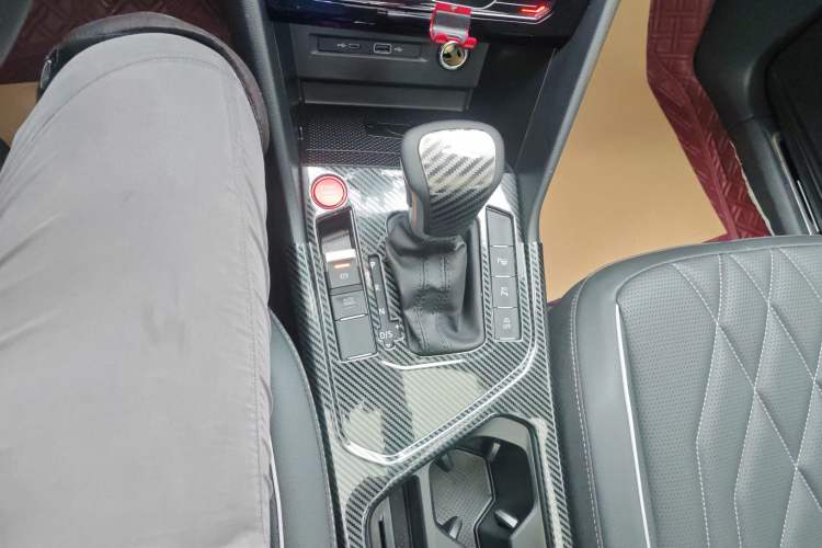 Used Volkswagen Tiguan L 2023 Restyled 330TSI Automatic Two-Wheel Drive R-Line Enhanced Comfort Version
