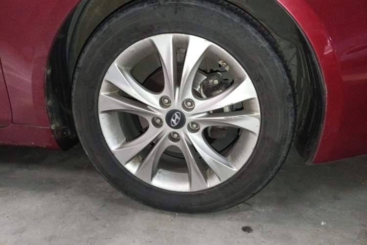 Used Hyundai Sonata 2011 2.0L Automatic Leading Edition Right Front Wheel Hub