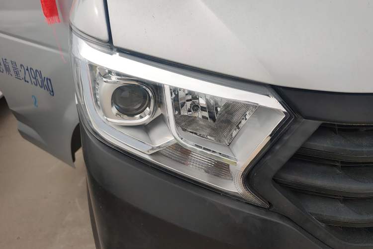 Used CHANGAN KUAYUE Xing V3 2023 1.5L Gasoline Standard Edition 2-Seat Van Right Front Headlight