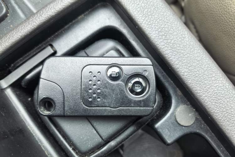 Used Honda CR-V 2012 2.4L four-wheel drive luxury version Vehicle Key