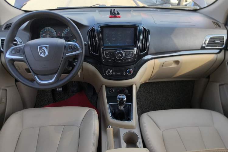Used Baojun 730 2015 1.8L Manual Luxury Navigation ESP Version 7-seater
