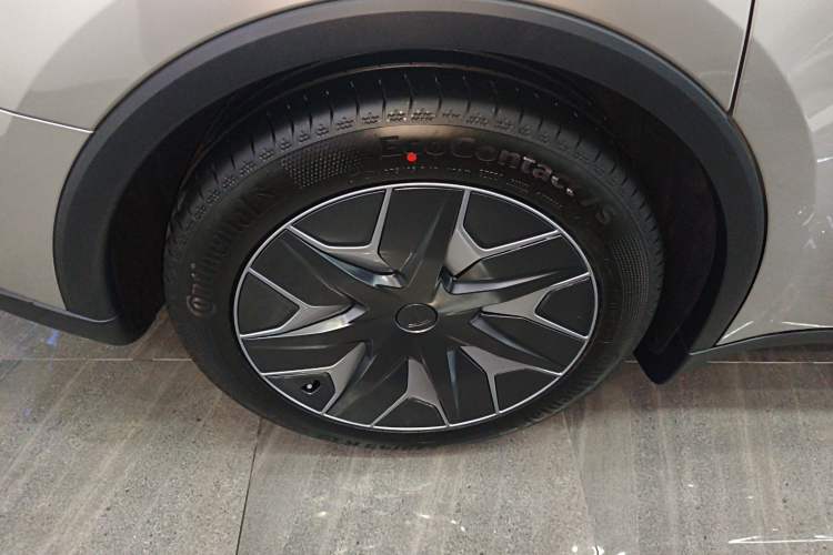 Used Tesla Model Y L 2025 Model Long-Range All-Wheel-Drive Version