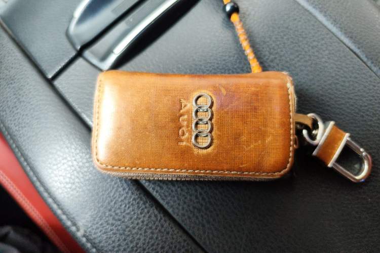 Used Toyota Highlander 2018 2.0T Four-Wheel Drive Luxury Version 7 Seats China VI Standard Vehicle Key