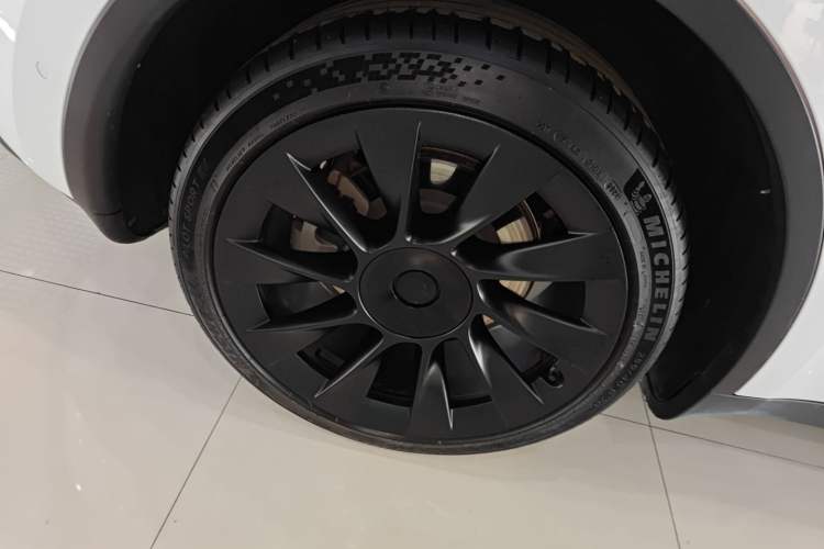 Used Tesla Model Y 2021 Long-Range All-Wheel-Drive Version 3D7