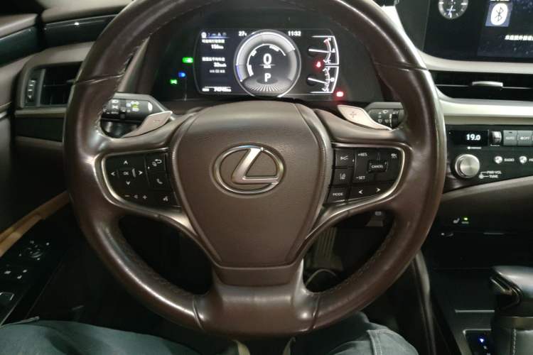 Used Lexus ES 2020 300h Premier Edition

