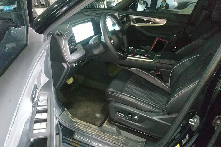 Used GAC Trumpchi GS8 2025 Linghang Series 2.0 TGDI Four-Wheel-Drive Luxury Edition 5 Seats