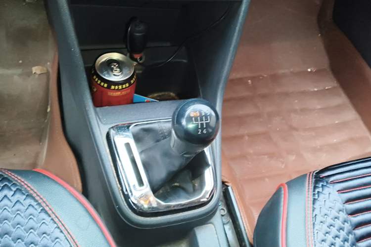 Used Volkswagen Jetta 2015 Zhuihui Edition 1.4L Manual Fashion Model Gear Lever