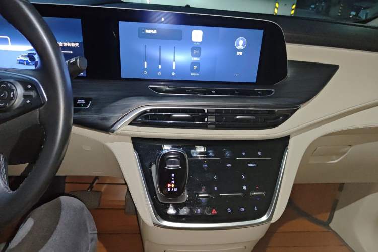 Used Buick GL8 2023 ES Lu Zun Luxury Model Audio And AC Panel