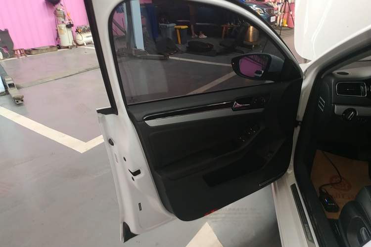 Used Volkswagen Sagitar 2016 230TSI 25th Anniversary Edition Interior 7