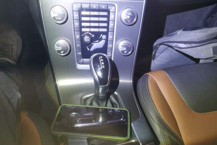 Used Volvo V60 2016 Cross Country T6 AWD
