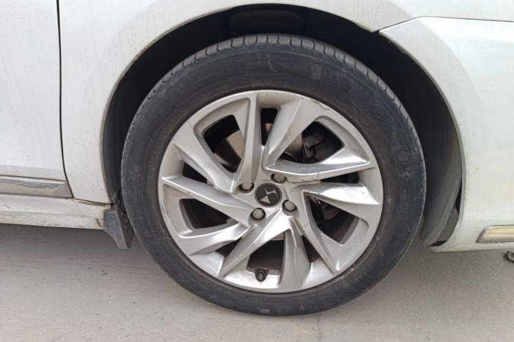 Used DS 5LS 2014 1.8L Elegant Edition VTi140