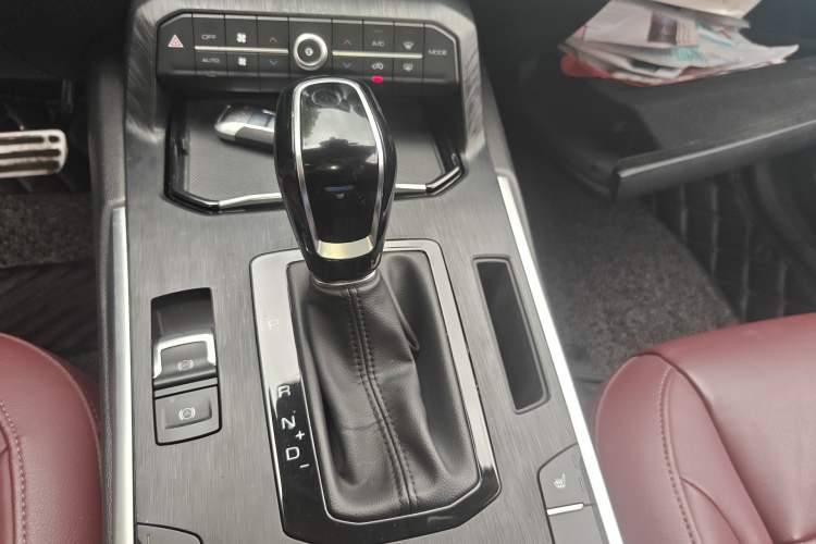 Used Wey VV7 2017 2.0T Flagship Model Gear Lever