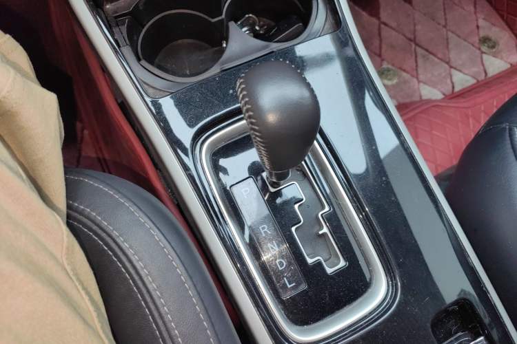 Used Mitsubishi Outlander 2019 2.4L 4x4 Zhi Xiang Edition 5 Seats China V Emission Standard
