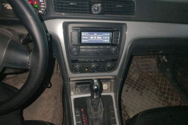 Used Volkswagen Passat 2011 1.8 TSI DSG Prestige Edition Audio And AC Panel