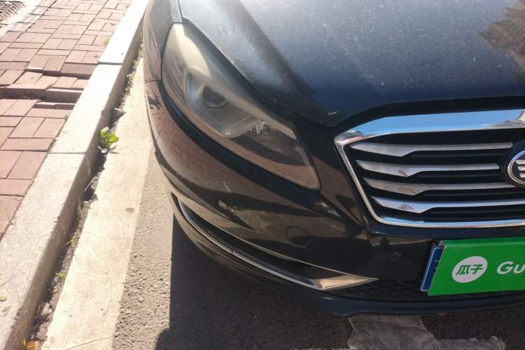 Used Bestune B70 2014 2.0L automatic luxury version Right Front Headlight