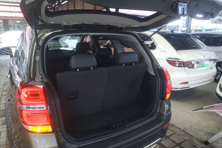 Used Chevrolet Captiva 2015 2.4L 4x4 Flagship Edition 7-Seater