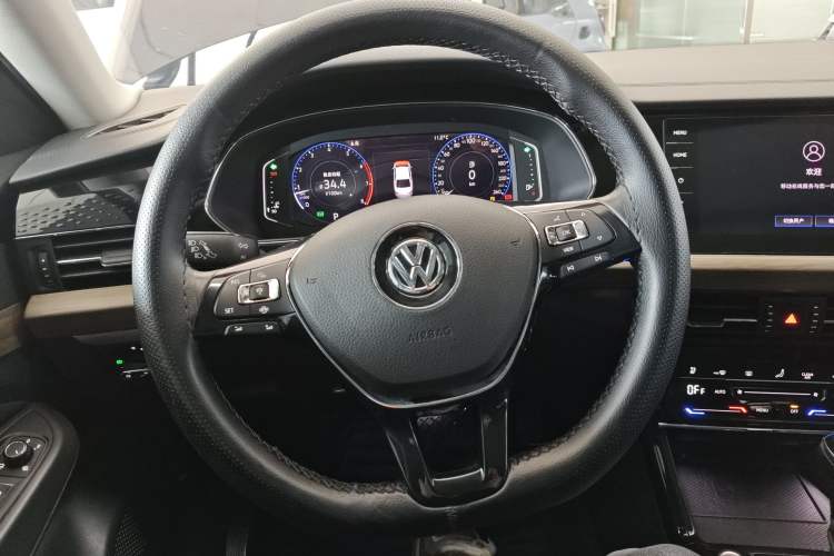 Used Volkswagen Passat 2020 330TSI Luxury Edition China VI