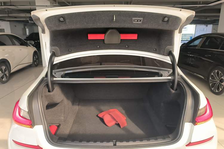 Used BMW 3 Series 2021 Restyled 325Li M Sport Package
