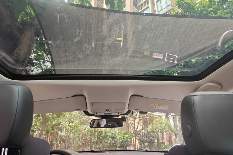 Used Land Rover Discovery Sport 2019 240 PS SE Version China VI Standard Headliner