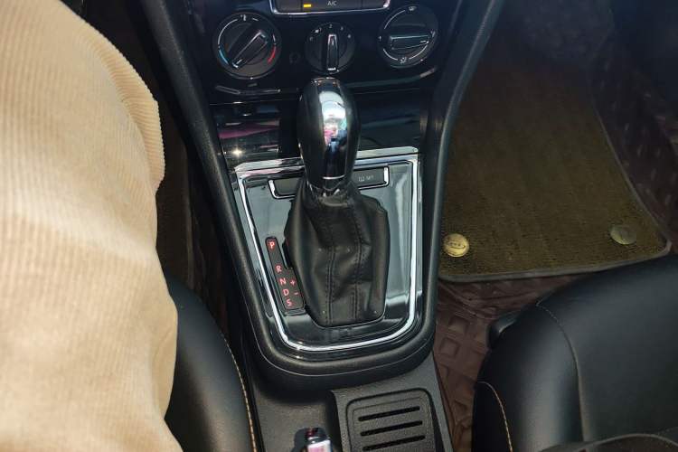 Used Volkswagen Bora 2018 1.5L Automatic Comfort Model Gear Lever