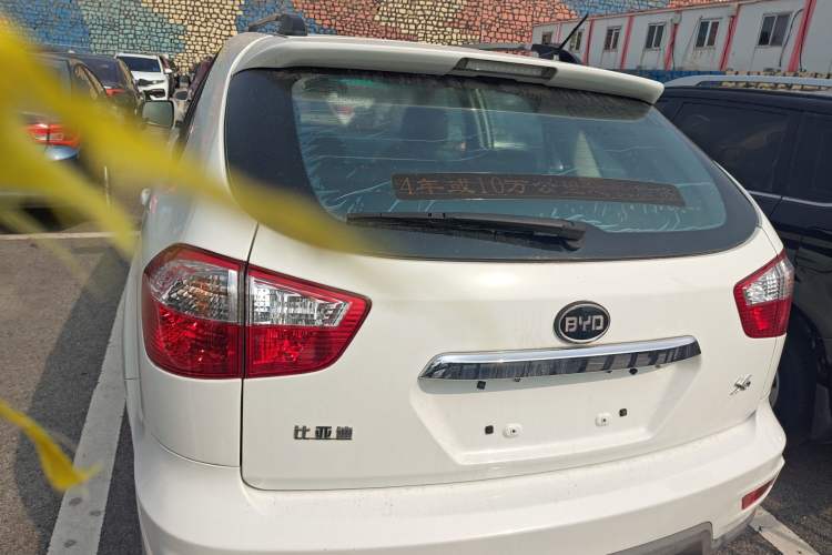 Used BYD S6 2014 2.0L Manual Luxury 5-Seater
