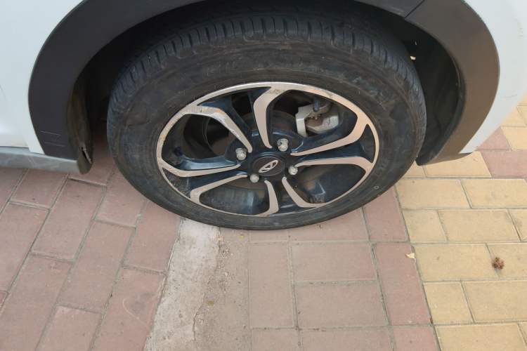 Used Chery QQ Little Ant 2021 150 000 Yuan "Ant Fan" Edition New Ant Xuan Version Lithium-NMC Battery Right Front Wheel Hub