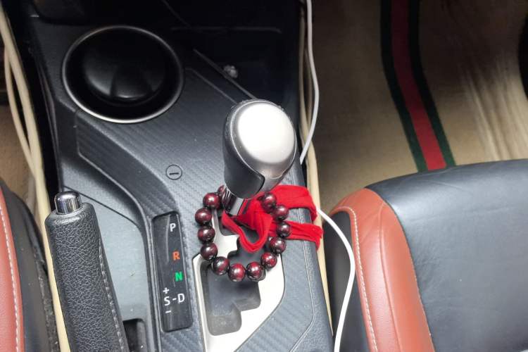 Used Toyota RAV4 2013 2.5L Automatic 4x4 Prestige Edition Gear Lever