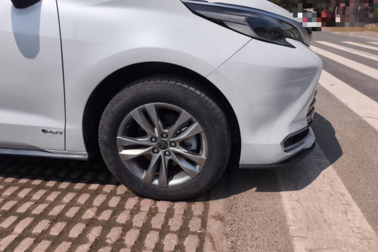 Used Toyota SIENNA 2024 2.5L Hybrid Four-Wheel Drive Prestige Edition Right Front Wheel Hub