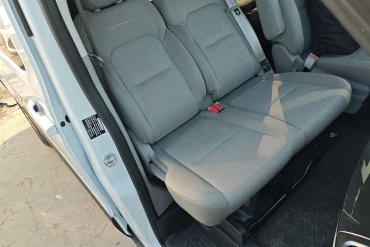 Used Ford Transit T8 2024 T8 2.3T Diesel Automatic Mid-axle Mid-roof 7-seater Business & Travel Edition