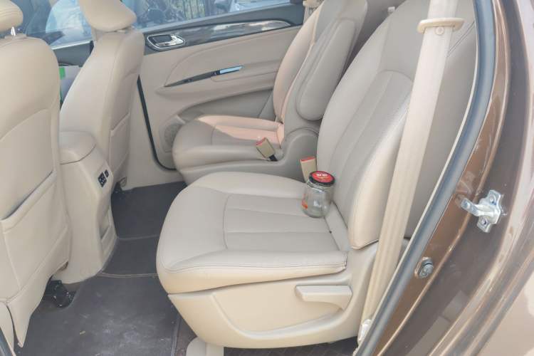 Used Baojun 730 2016 1.5T Manual Comfort Version 7 Seats Left Rear Seat