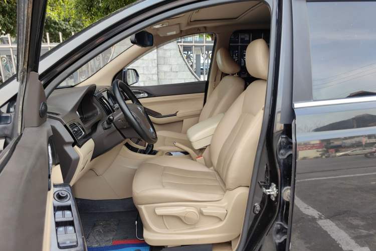 Used Baojun 730 2014 1.5L Manual Luxury Navigation ESP Version 7 Seats