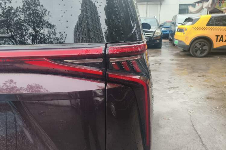 Used SAIC MAXUS G90 2022 2.0T Galaxy Seven-Seater Version
